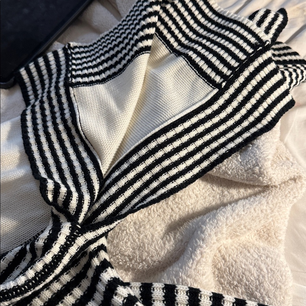 Boho Knit Sweater Oversized Black@White Stripes - Picture 10 of 12